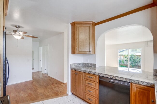 Building Photo - Charming 2BR Home with Attached Garage, Private Patio and a Friendly Community!