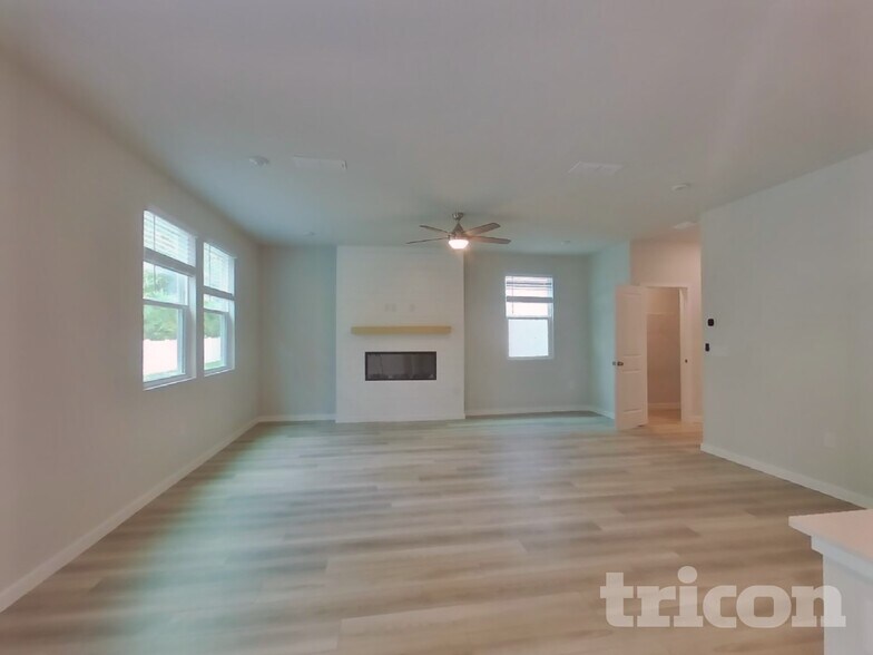 Building Photo - 14918 Macadamia Ln