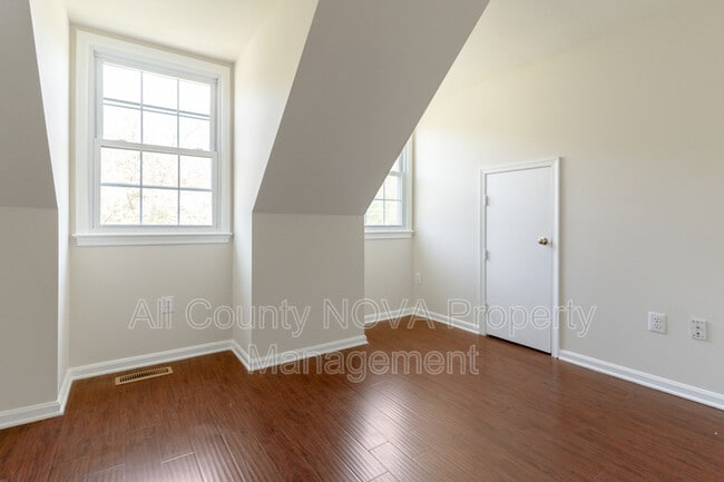 Building Photo - 7826 Fordson Rd