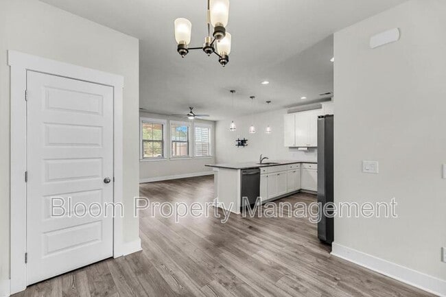 Building Photo - 7770 Park Gate Dr