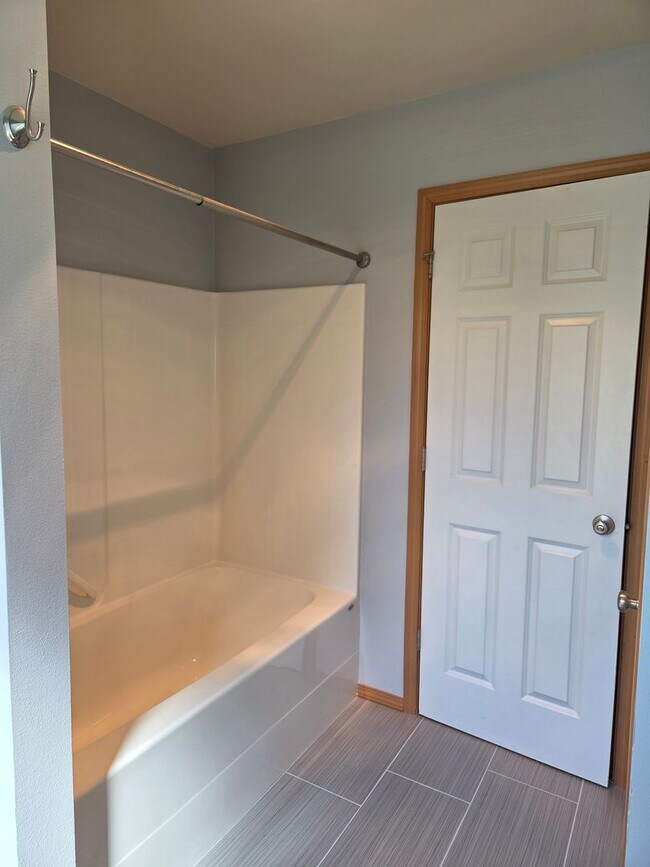 Building Photo - Craftsman Style 3 Bed/2 Bath Home - Bremerton