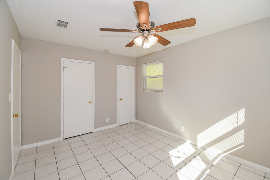 Building Photo - 4307 Lane Ave S