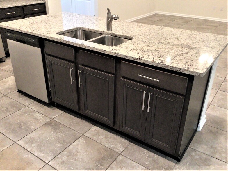 Building Photo - 12430 Jovana Rd