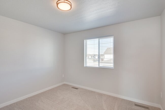 Building Photo - Baraya Townhomes: Modern Townhomes for Rent in Meridian, ID