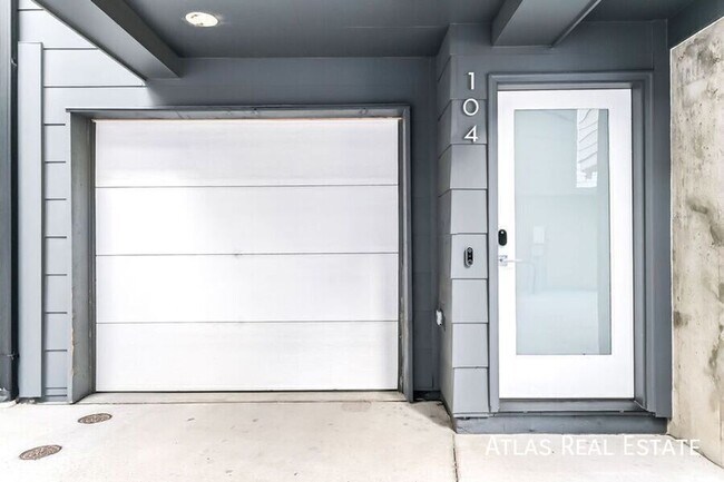 Building Photo - 2016 N Bryant St