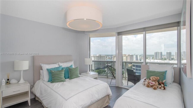 Building Photo - 17555 Collins Ave