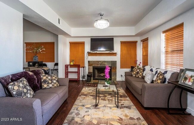 Building Photo - 11015 W Laurelwood Ln