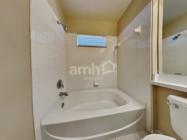 Building Photo - 11240 Lake Lanier Dr