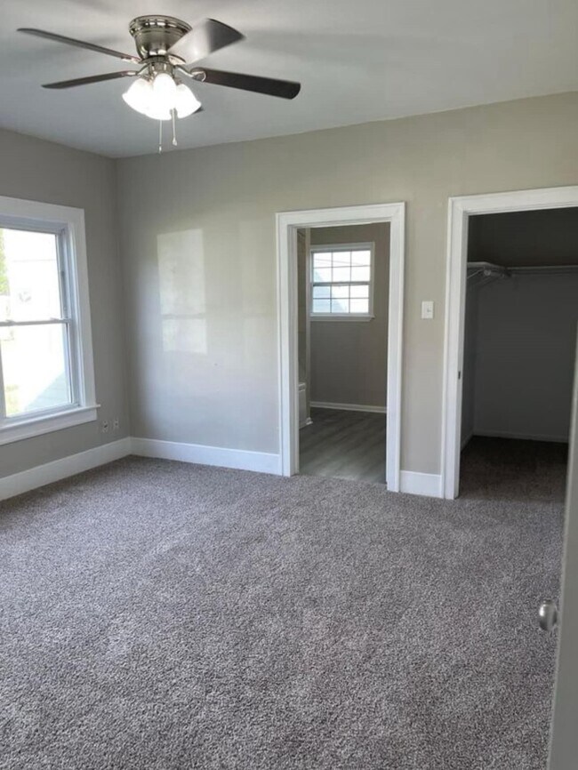 Building Photo - 8704 Lanewood Dr