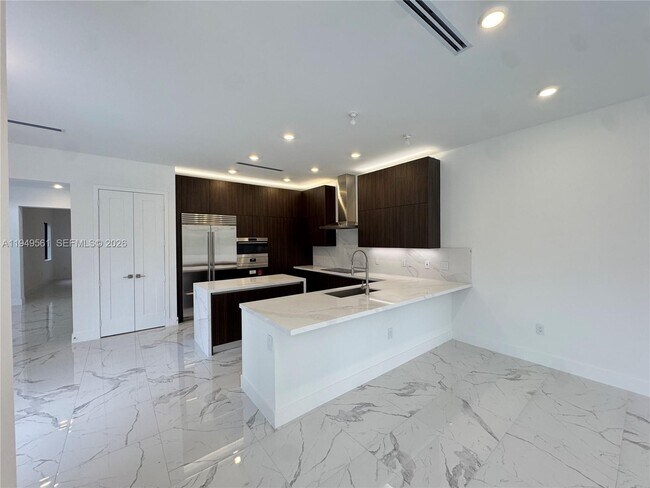 Building Photo - 19749 NE 16th Pl