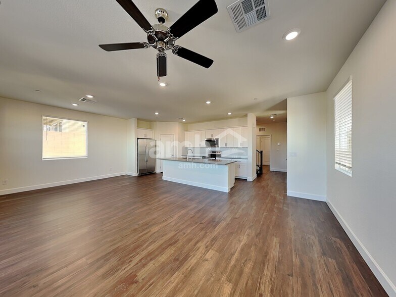 Building Photo - 260 Yasmin Daylily Pl