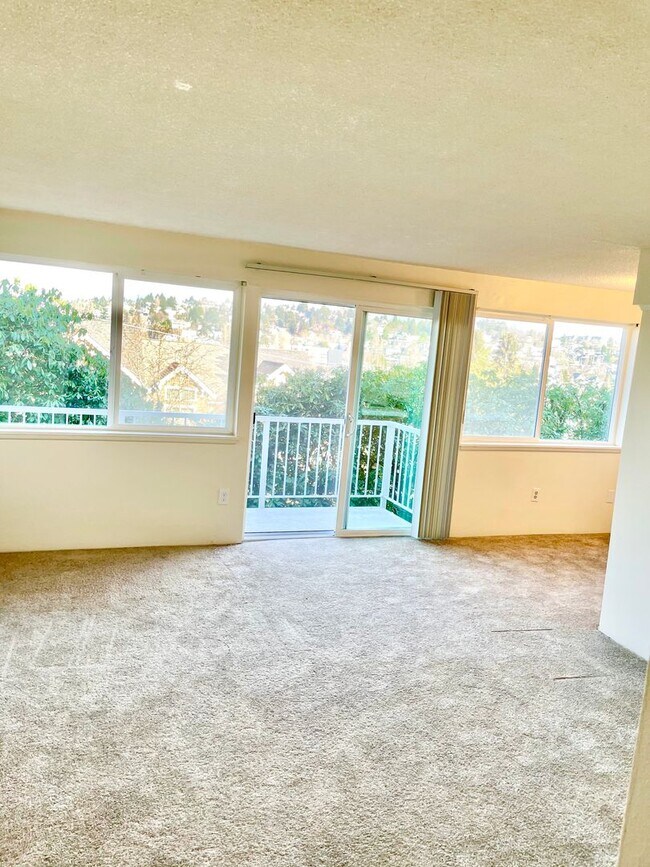 Interior Photo - Queen Anne Terrace