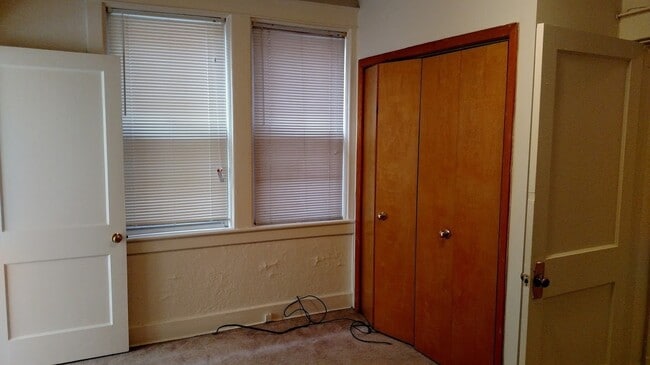 Building Photo - Great 1st Floor Duplex in Shadyside!