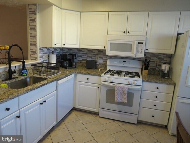 Building Photo - 993 Joshua Tree Ct