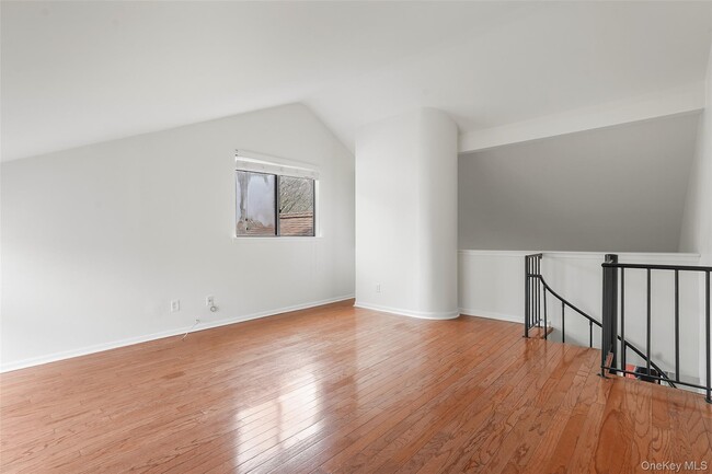 Building Photo - 132 Stonemeadow Dr