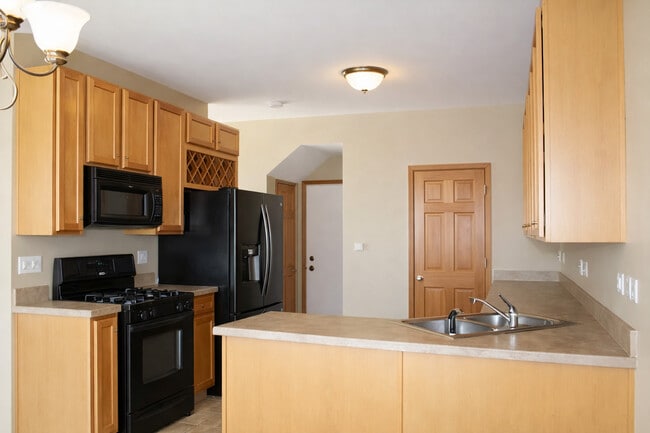 Building Photo - 1447 Millbrook Dr