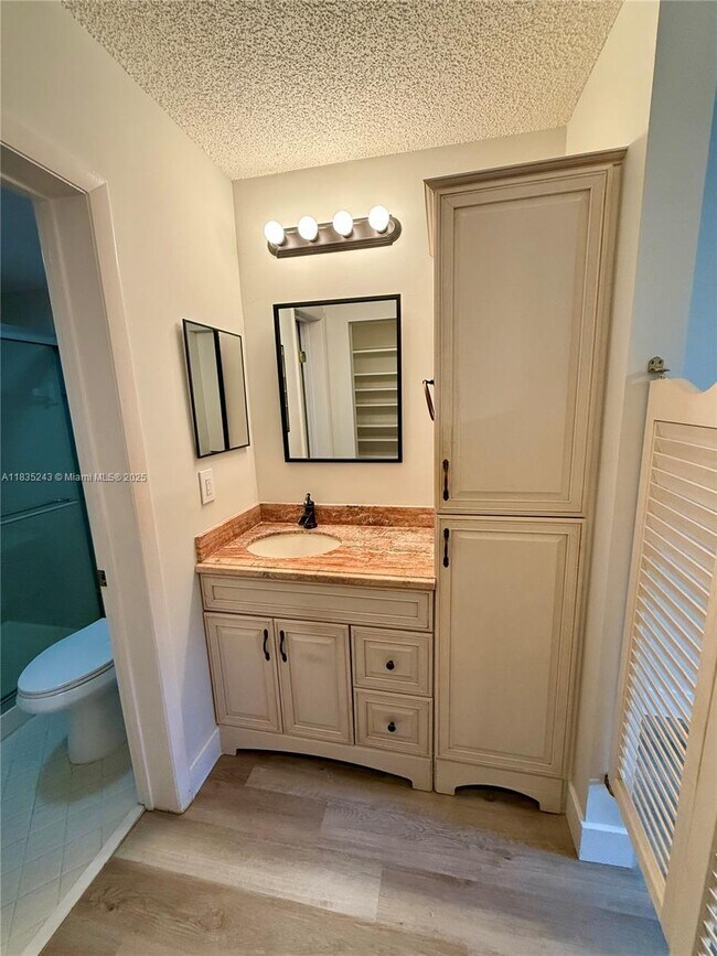 Building Photo - 3864 Carambola Cir N