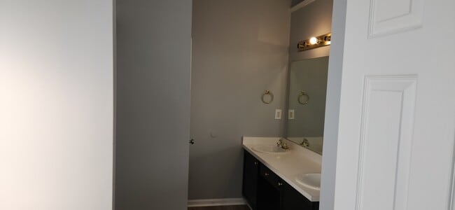 Building Photo - 313 N Water's Edge Dr