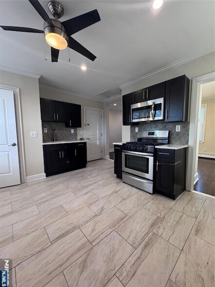 Building Photo - 14 River St