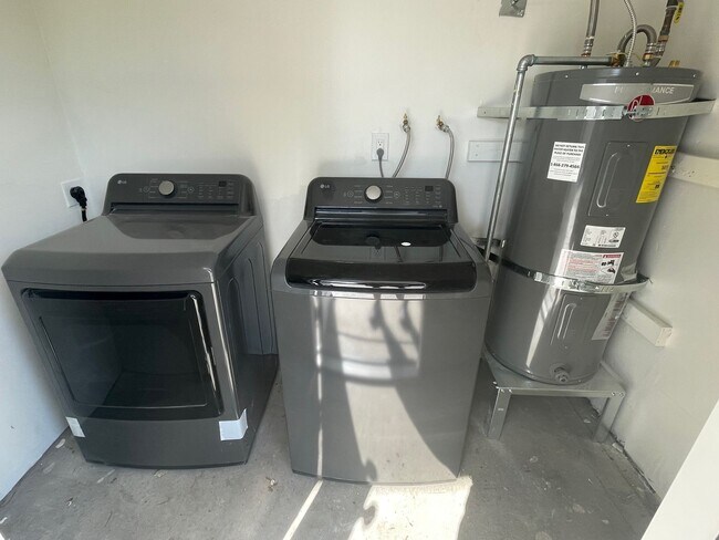 Building Photo - Beautifully maintained detached house with A/C, parking, refrigerator, washer and dryer, private ...