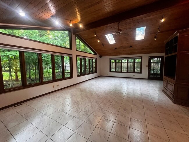 Building Photo - 809 Overlook Dr