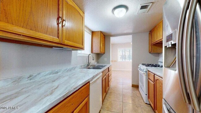 Building Photo - 2214 N 24th Pl