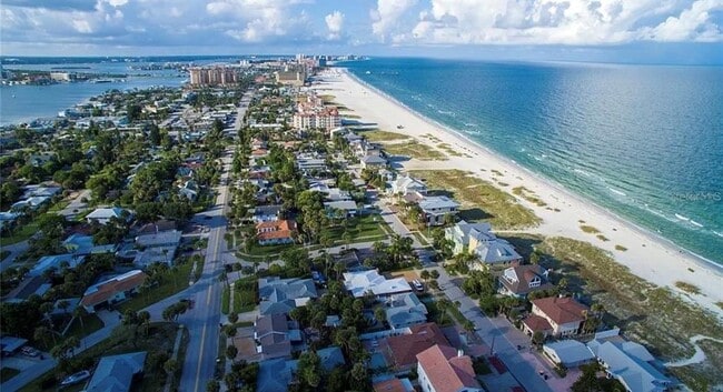 Building Photo - 661 Poinsettia Ave