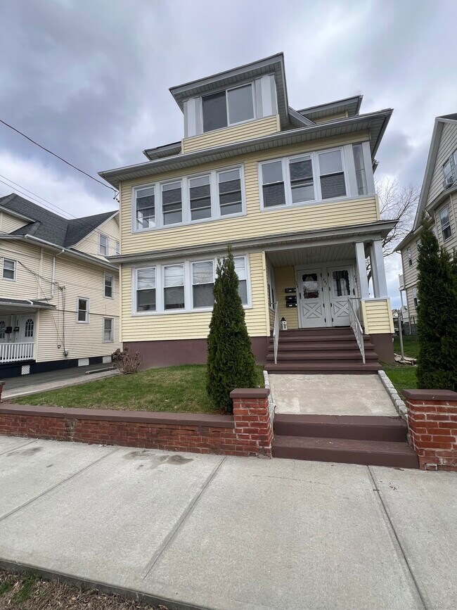 Building Photo - 389 Hawley Ave