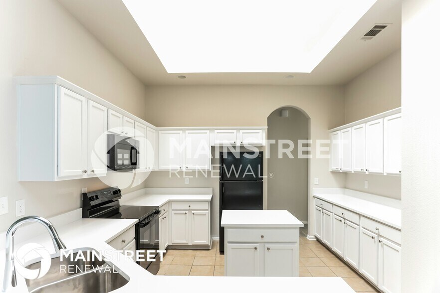 Building Photo - 700 Shady Meadow Ln