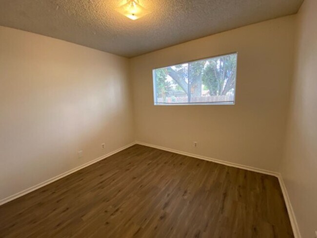 Building Photo - ora211