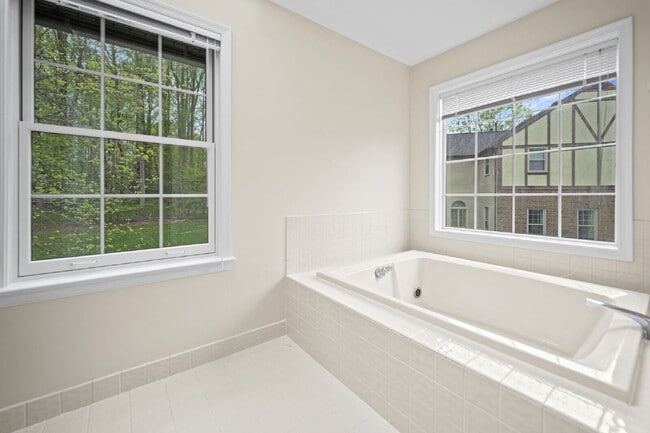 Building Photo - Elegant Tudor-Style Home in a Peaceful Oakton Setting