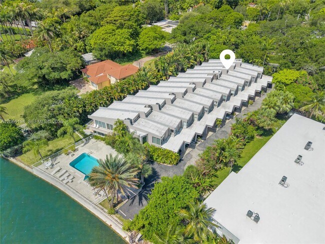 Building Photo - 6011 N Bayshore Dr