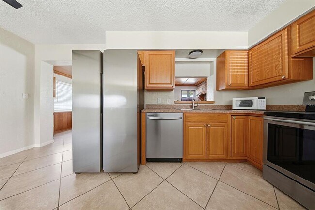 Building Photo - 11373 62nd Ave N