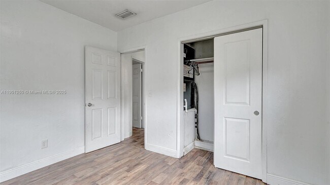 Building Photo - 6408 Grant Ct