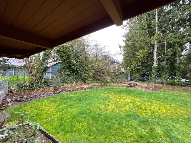 Building Photo - Spacious 4 Bed / 3 Bath Remodeled Rambler | Large Yard + Outbuildings + Minutes to Marina Desirab...