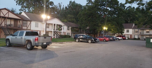 Building Photo - Dayton Villa Apt