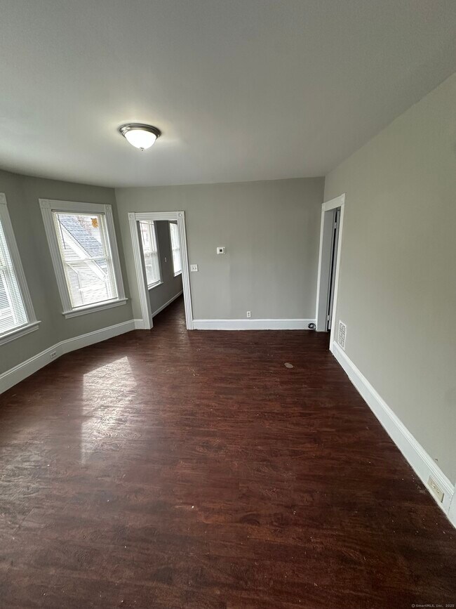 Building Photo - 275 Brooks St