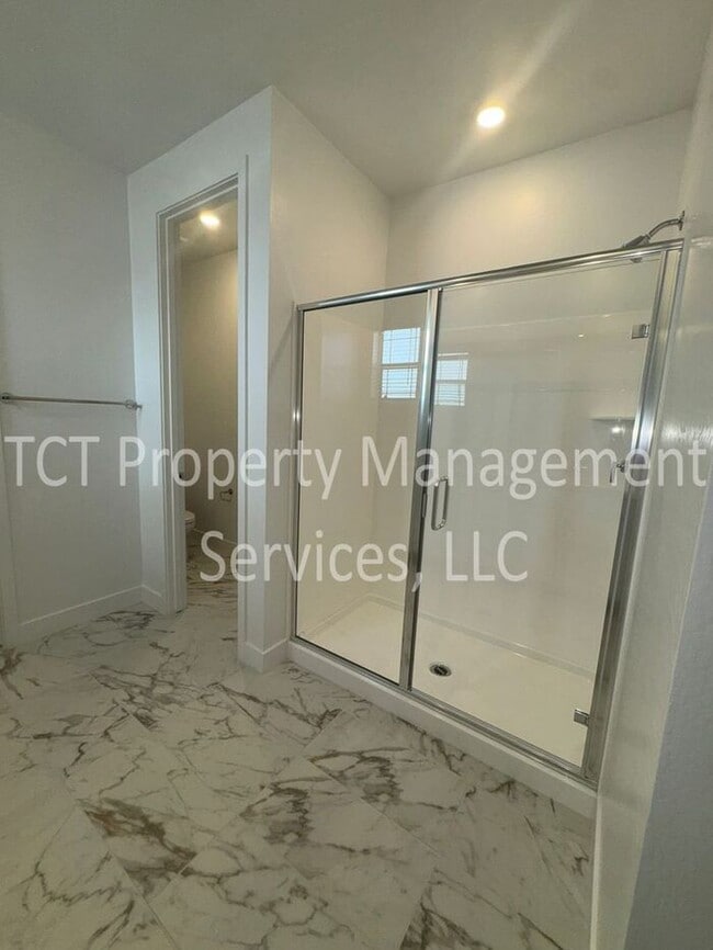 Building Photo - Beautiful New Build in North Creek Community