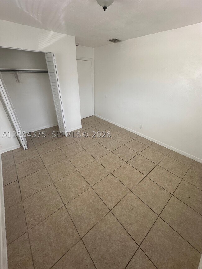Building Photo - 4120 SW 19th St