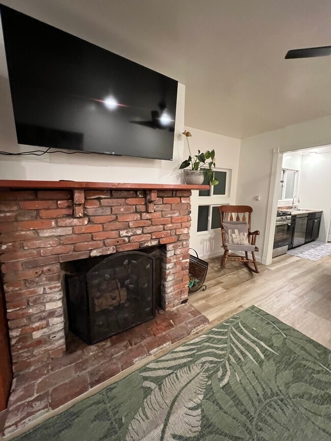 Building Photo - 1388 Siwanoy Dr