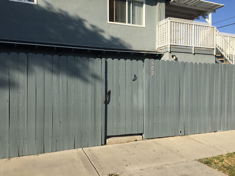Side gate access - 502 17th St