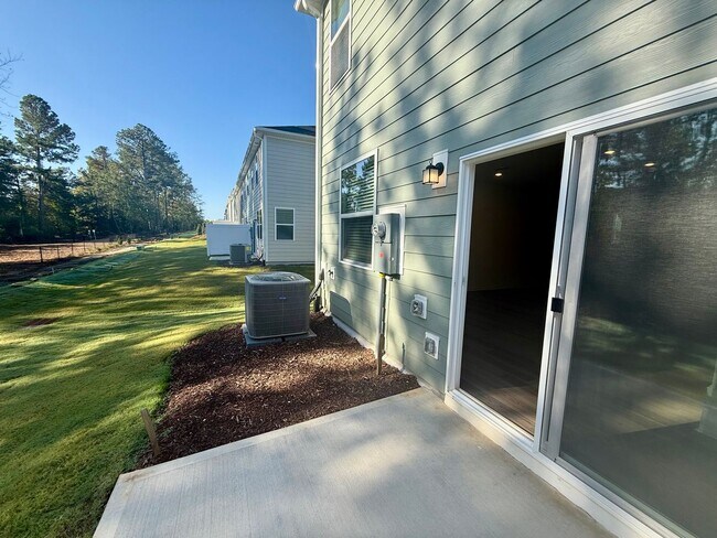 Building Photo - Three bedroom, 2.5 bath townhome in Mebane...