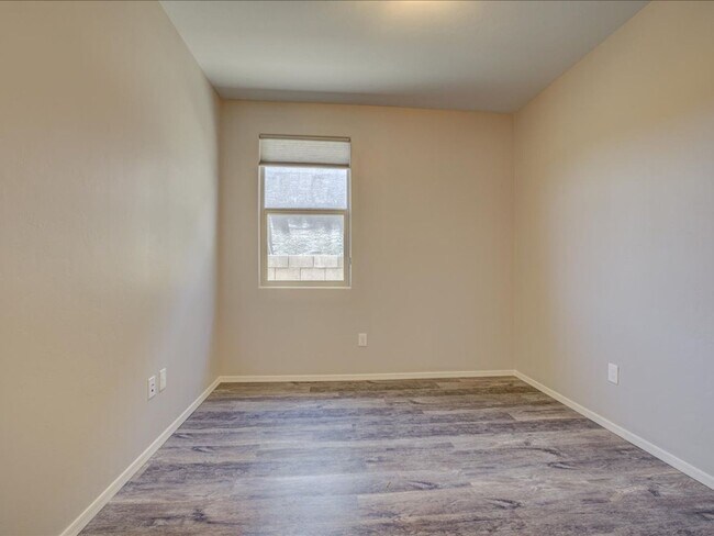 Building Photo - 14266 E Hub Dr