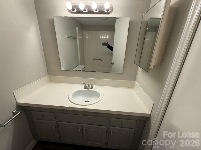 Building Photo - 381 20th Ave NE