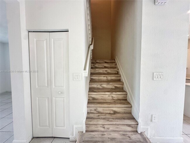 Building Photo - 1658 SE 26th Ter