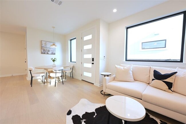 Building Photo - 4410 Glomar Ave