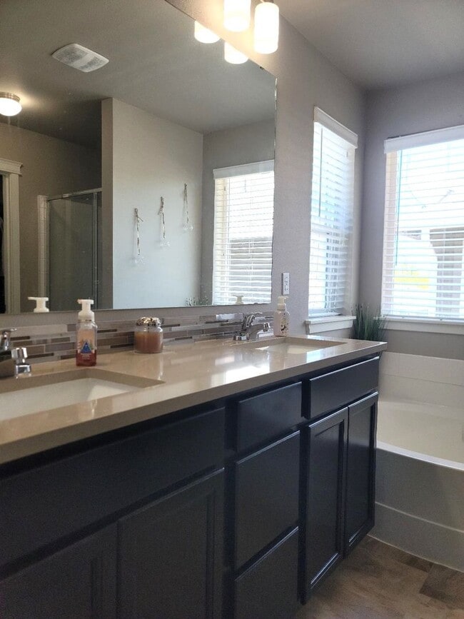 Building Photo - 3 Bedroom Home in Freestone at Bayside