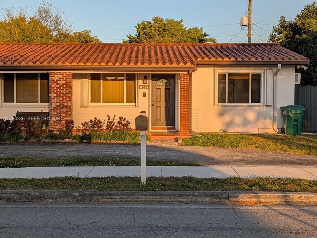 Building Photo - 1037 SW 76th Ave