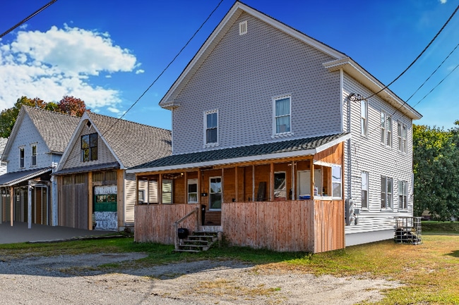 Building Photo - 11 Birch St