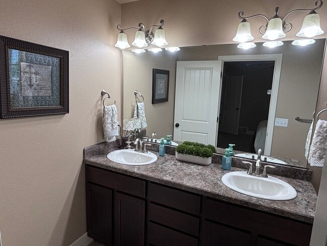 Building Photo - Beautiful West End Home